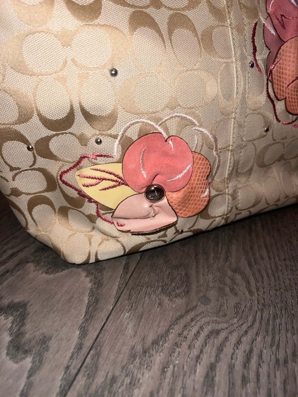 🌺 Coach Bleecker Signature Floral Appliqué Tote - Picture 9 of 16